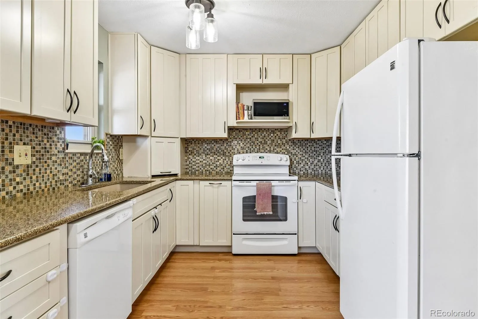15979 E 18th Place Aurora CO 80011 MLS #REC3404490 04242026152451 1600 7