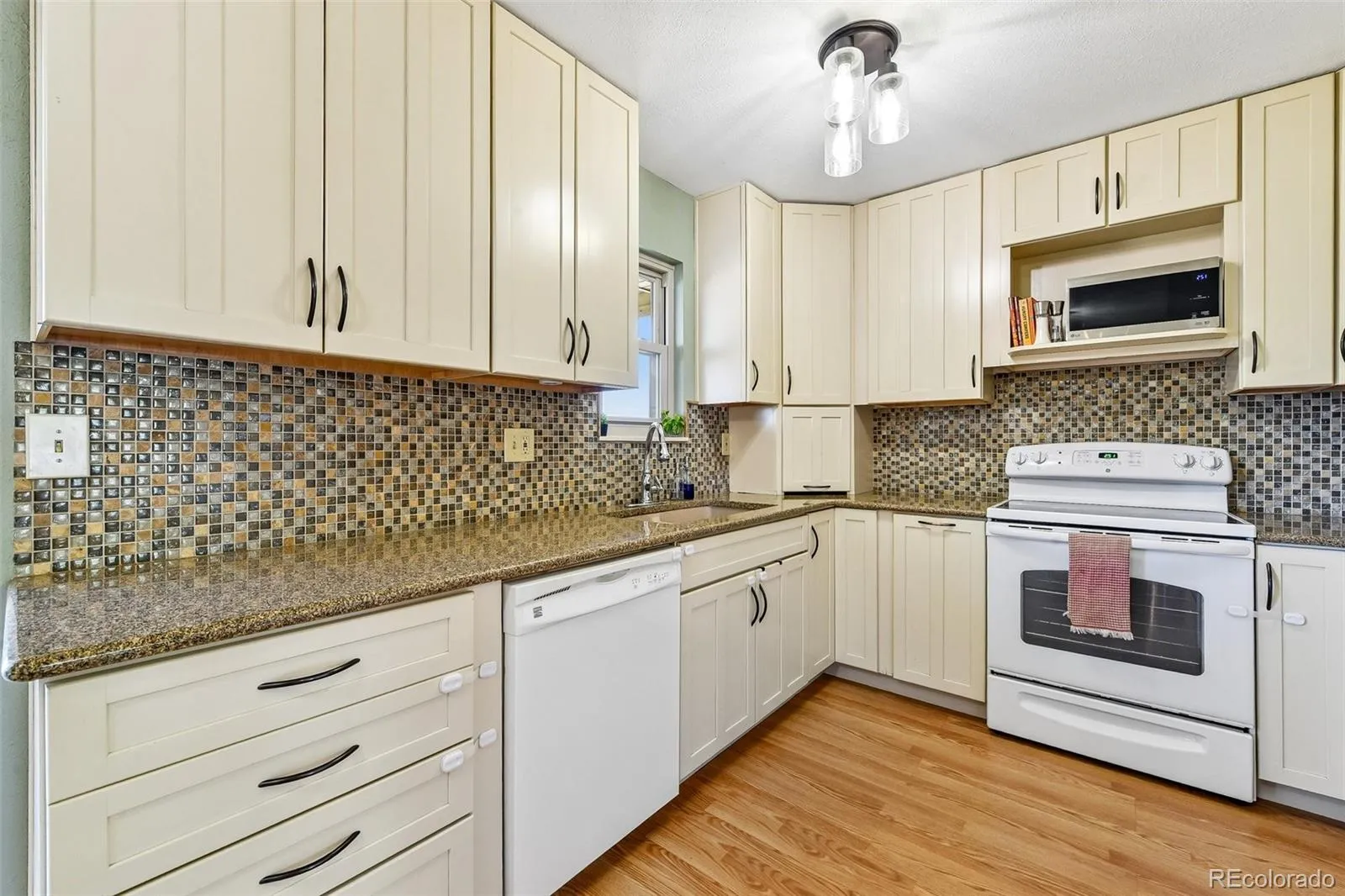 15979 E 18th Place Aurora CO 80011 MLS #REC3404490 04242026152451 1600 9