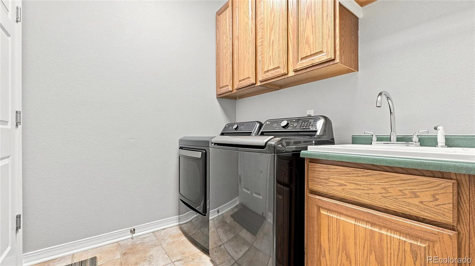 13152 W Asbury Circle Lakewood CO 80228 | MLS #REC3411129 08202026202206 1600 32