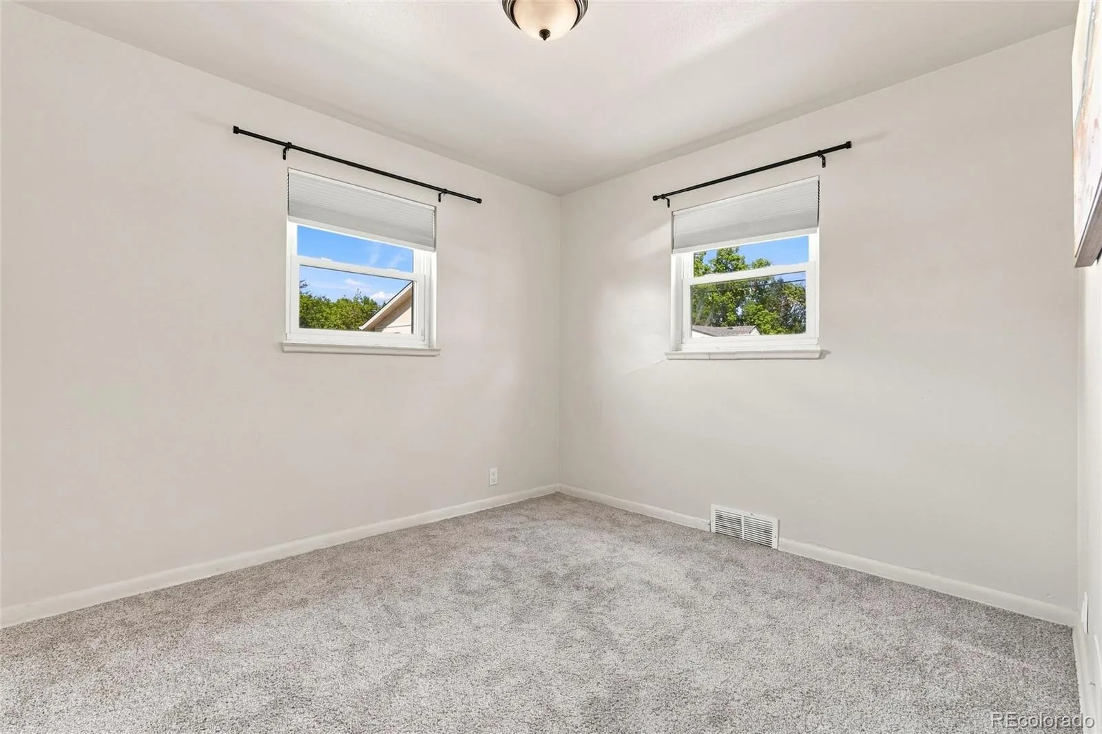 1860 S Zuni Street Denver CO 80223 | MLS #REC3434118 08182026163023 1600 29