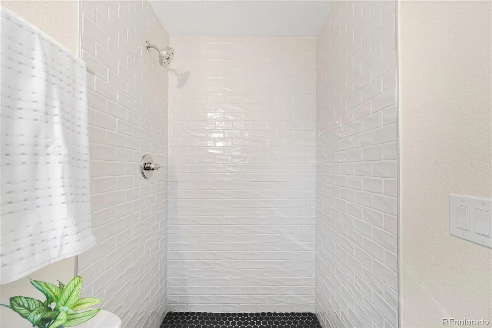 04102026174558 1600 24