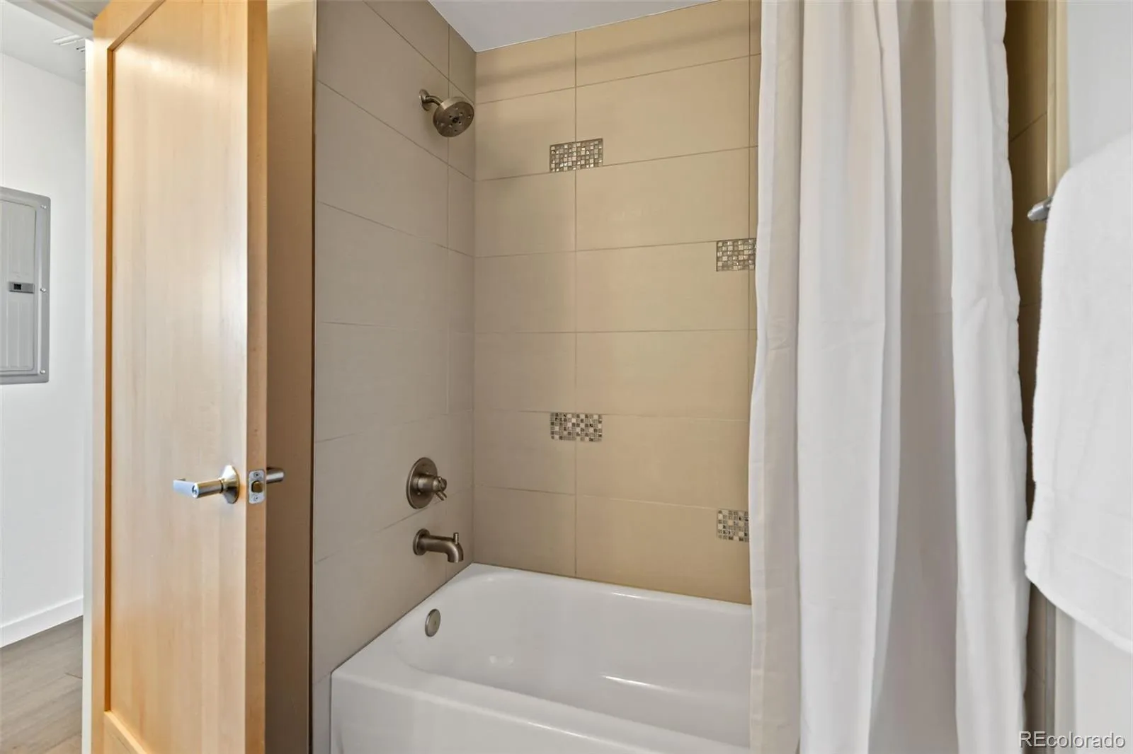 1585 Hecla Way #201 Louisville CO 80027 MLS #REC3440346 05202026194503 1600 24