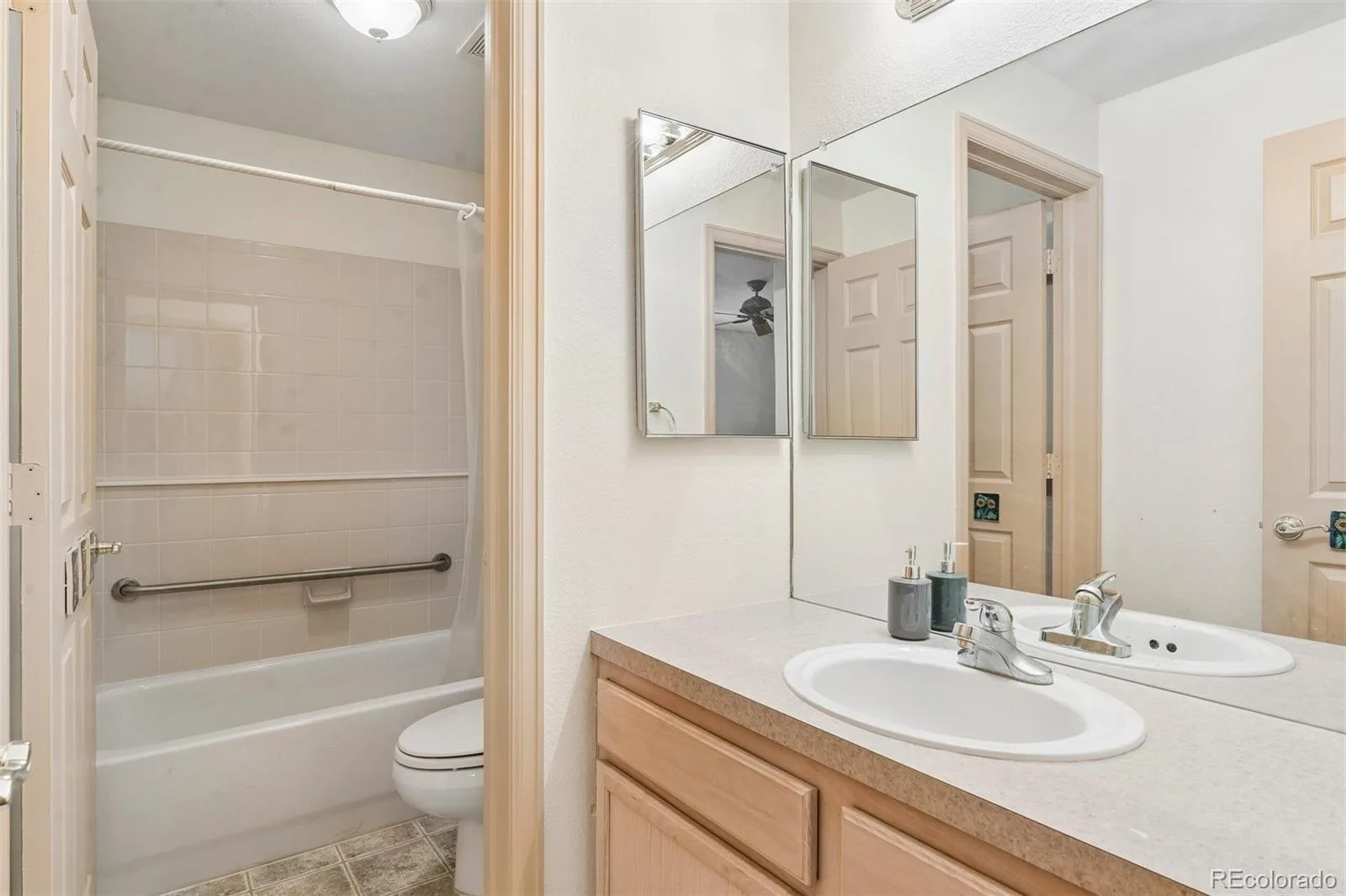 1445 S Chambers Road #101 Aurora CO 80017 | MLS #REC3441914 08232026002253 1600 15
