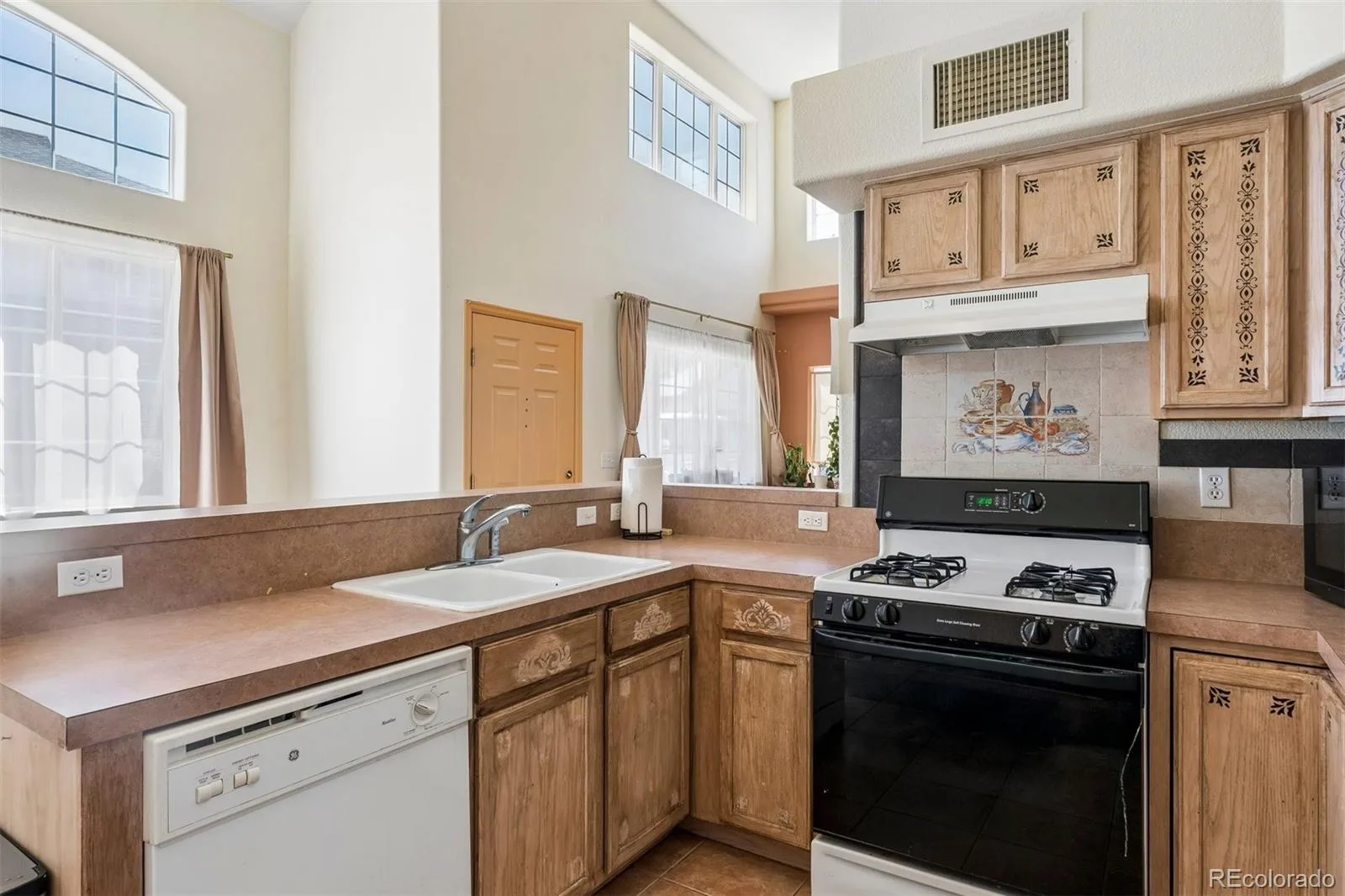 1445 S Chambers Road #101 Aurora CO 80017 | MLS #REC3441914 08232026002253 1600 8