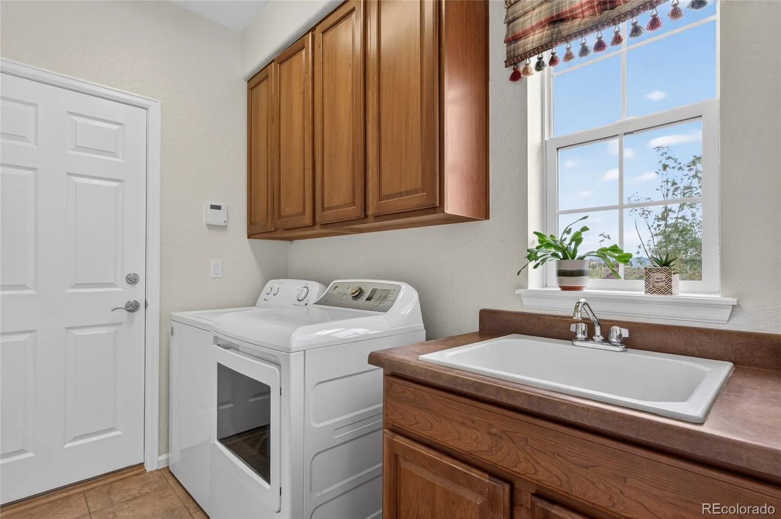 2695 Paw Print Way Castle Rock CO 80109 MLS #REC3442933 06262026234450 1600 24