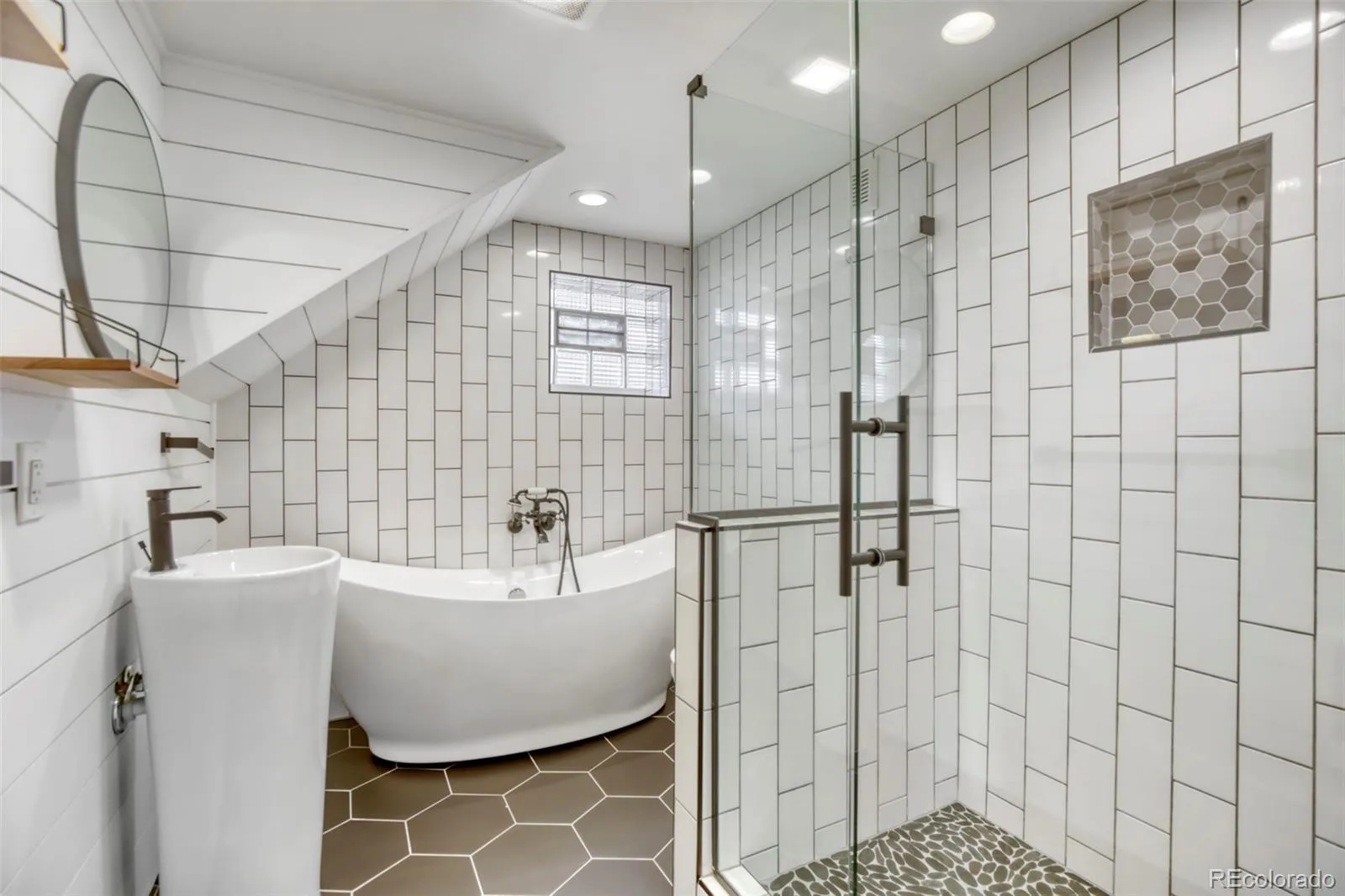 04152026193900 1600 19