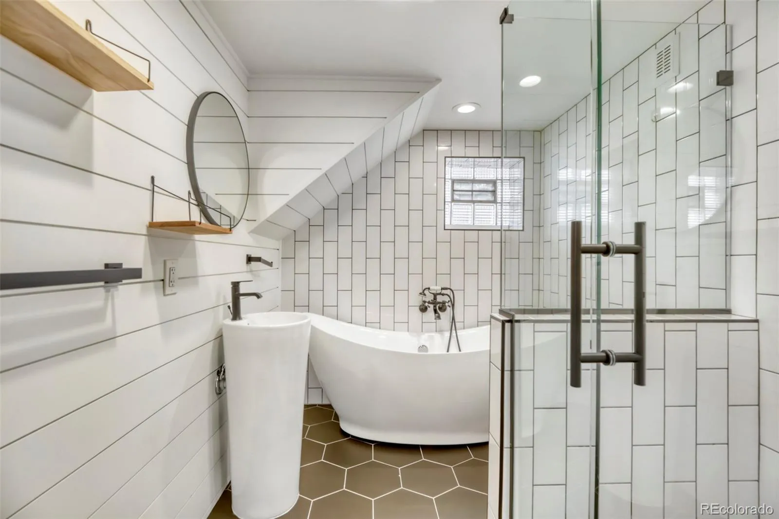 04152026193900 1600 20