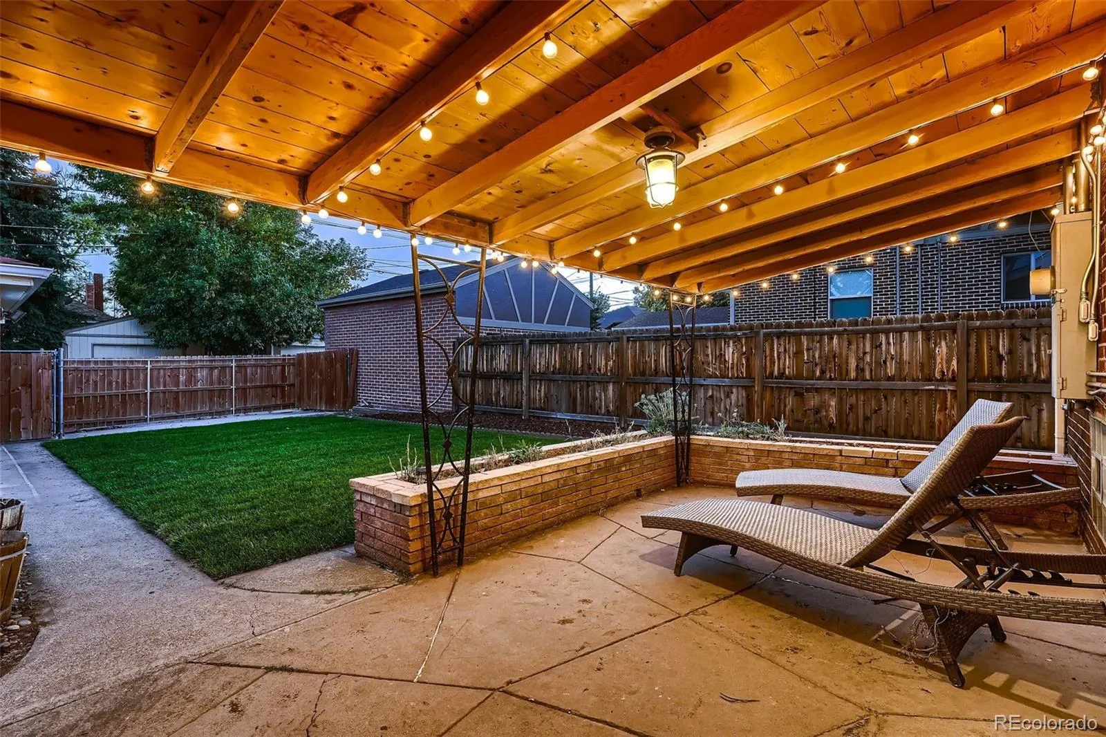 04152026193900 1600 26