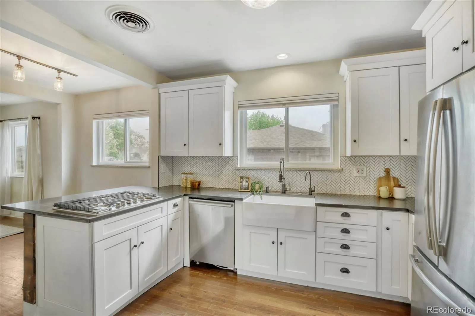 04152026193900 1600 8