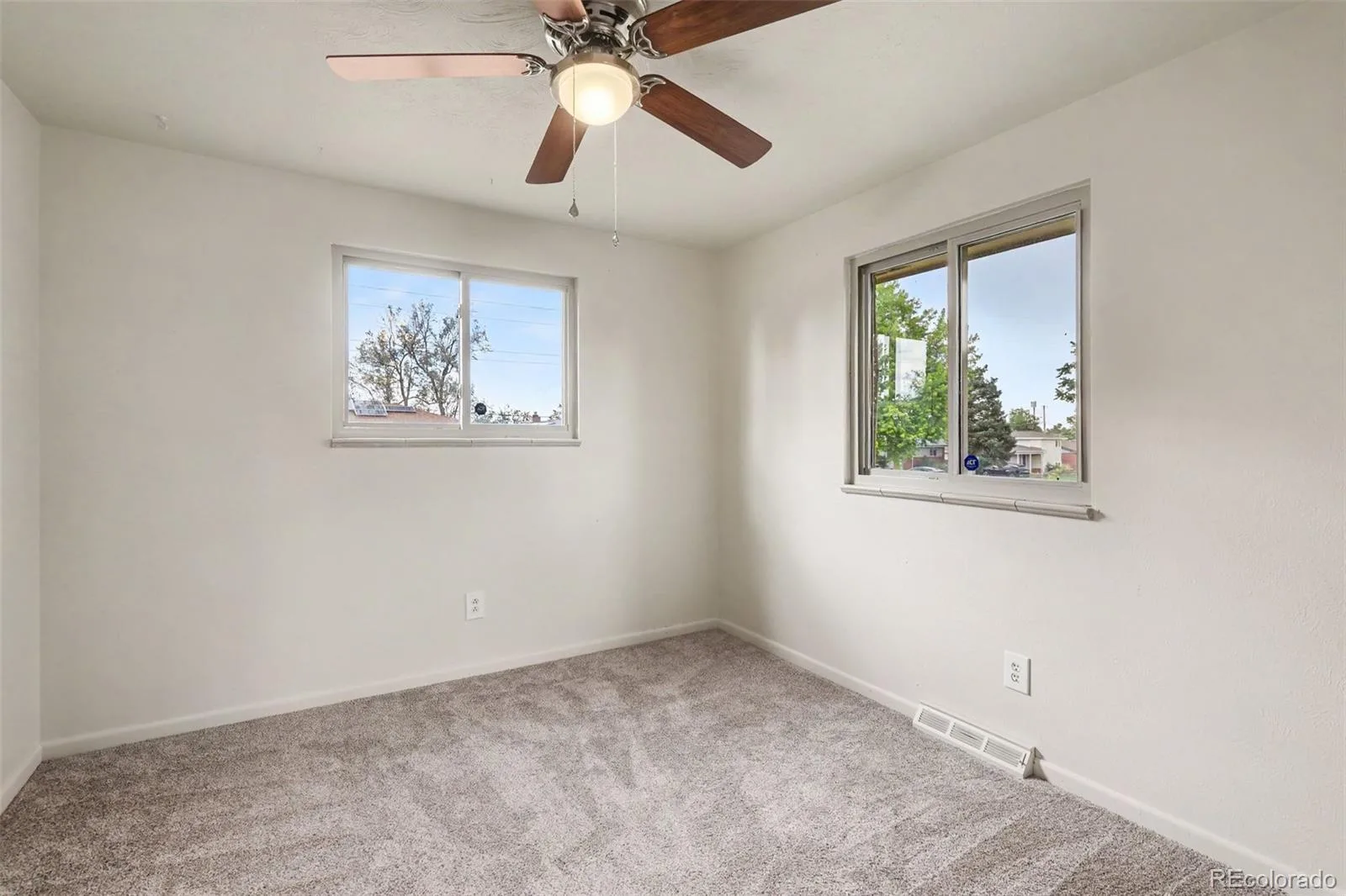 933 Nelson Street Lakewood CO 80215 | MLS #REC3449415 07152026072717 1600 17
