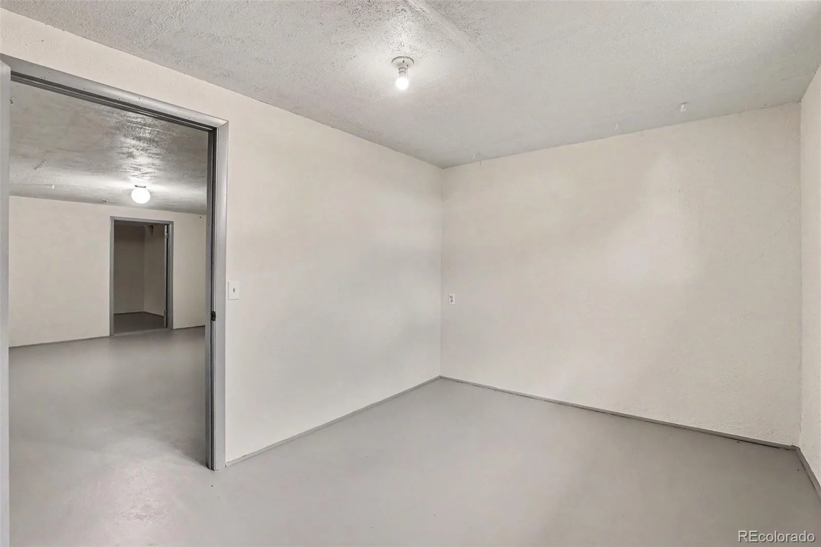933 Nelson Street Lakewood CO 80215 | MLS #REC3449415 07152026072717 1600 23