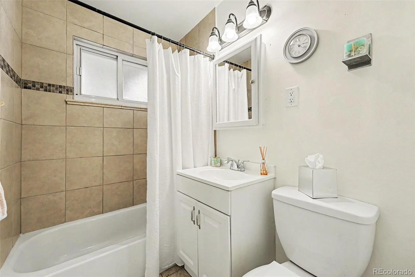 2370 Kingston Street Aurora CO 80010 | MLS #REC3450709 08282026185834 1600 18
