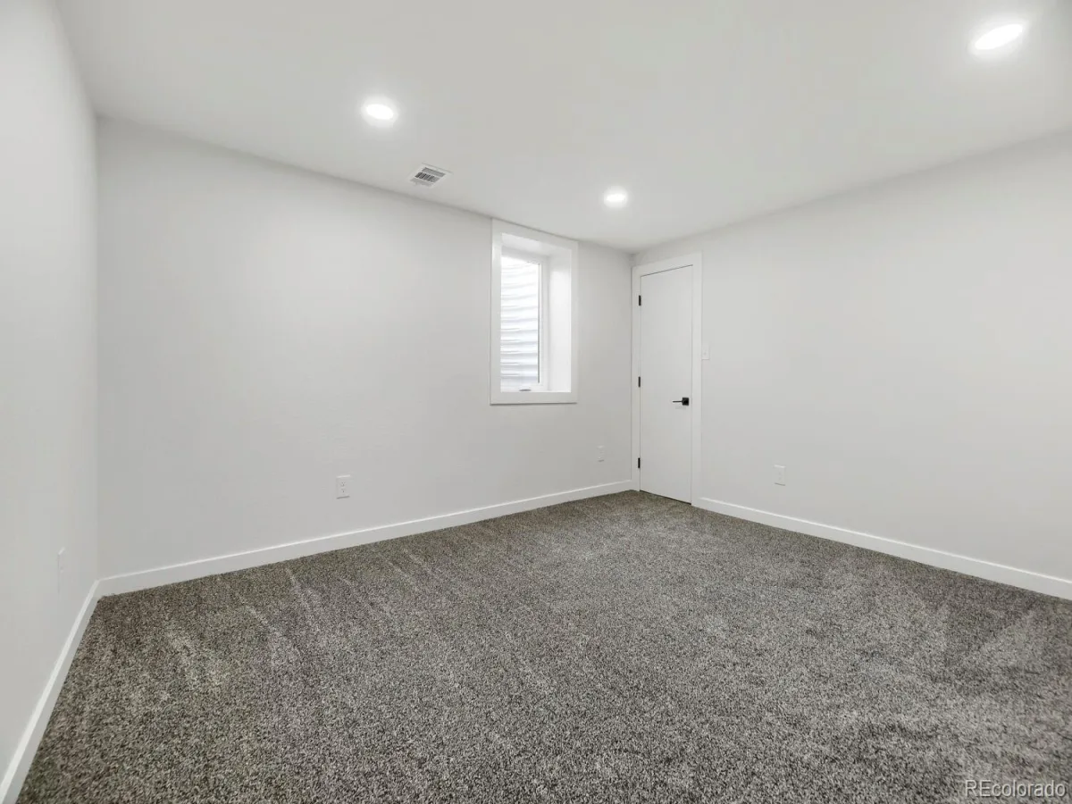 900 S Yarrow Street Lakewood CO 80226 | MLS #REC3451878 06152026192203 1200 32