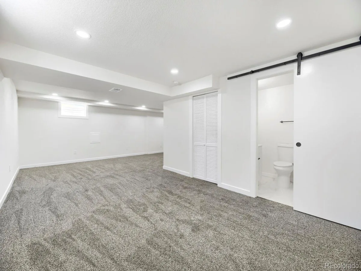 900 S Yarrow Street Lakewood CO 80226 | MLS #REC3451878 06152026192203 1200 33