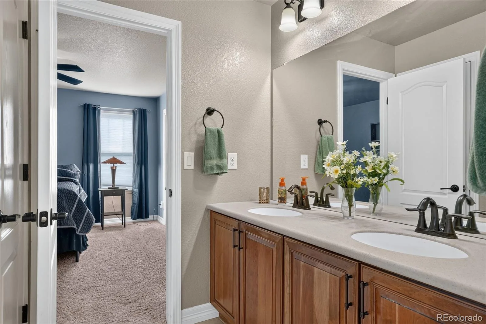 8247 S Country Club Parkway Aurora CO 80016 | MLS #REC3454657 08142026023356 1600 22