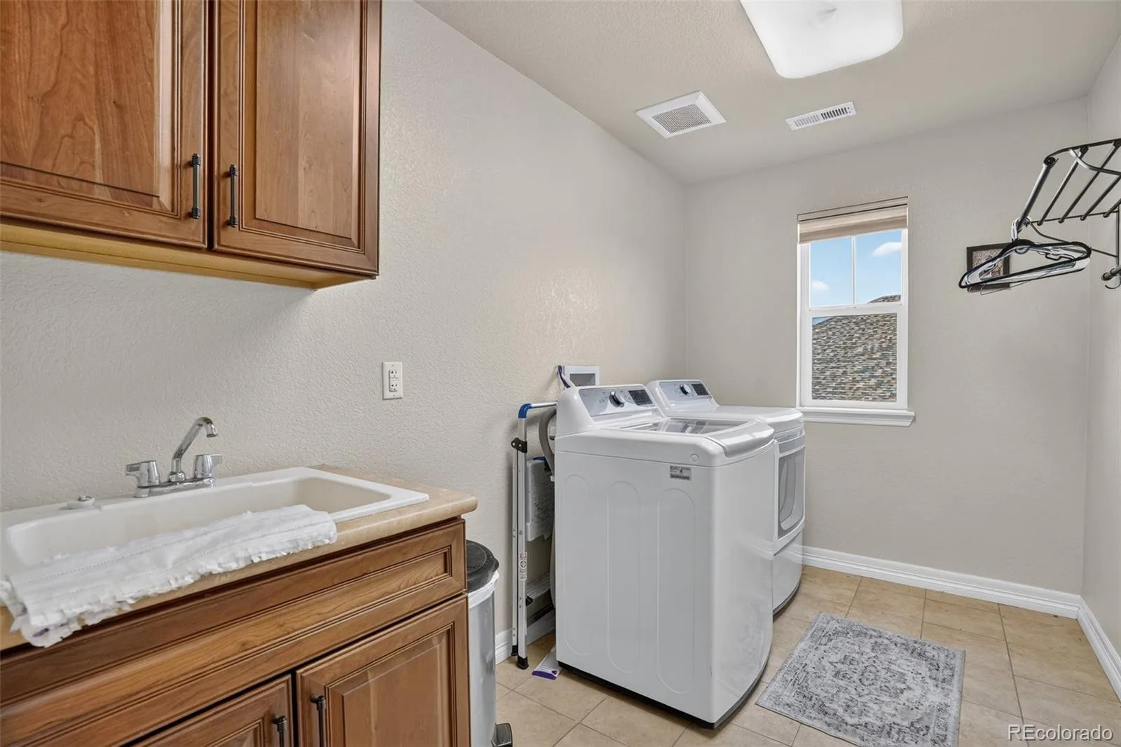 8247 S Country Club Parkway Aurora CO 80016 | MLS #REC3454657 08142026023356 1600 24