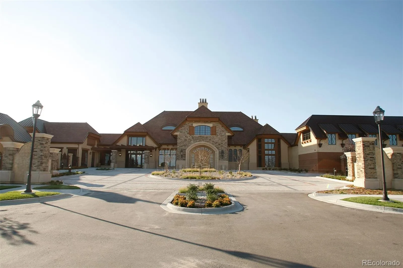 8247 S Country Club Parkway Aurora CO 80016 | MLS #REC3454657 08142026023356 1600 32