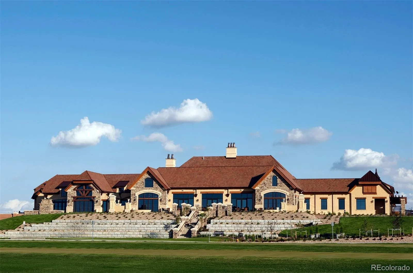 8247 S Country Club Parkway Aurora CO 80016 | MLS #REC3454657 08142026023356 1600 34