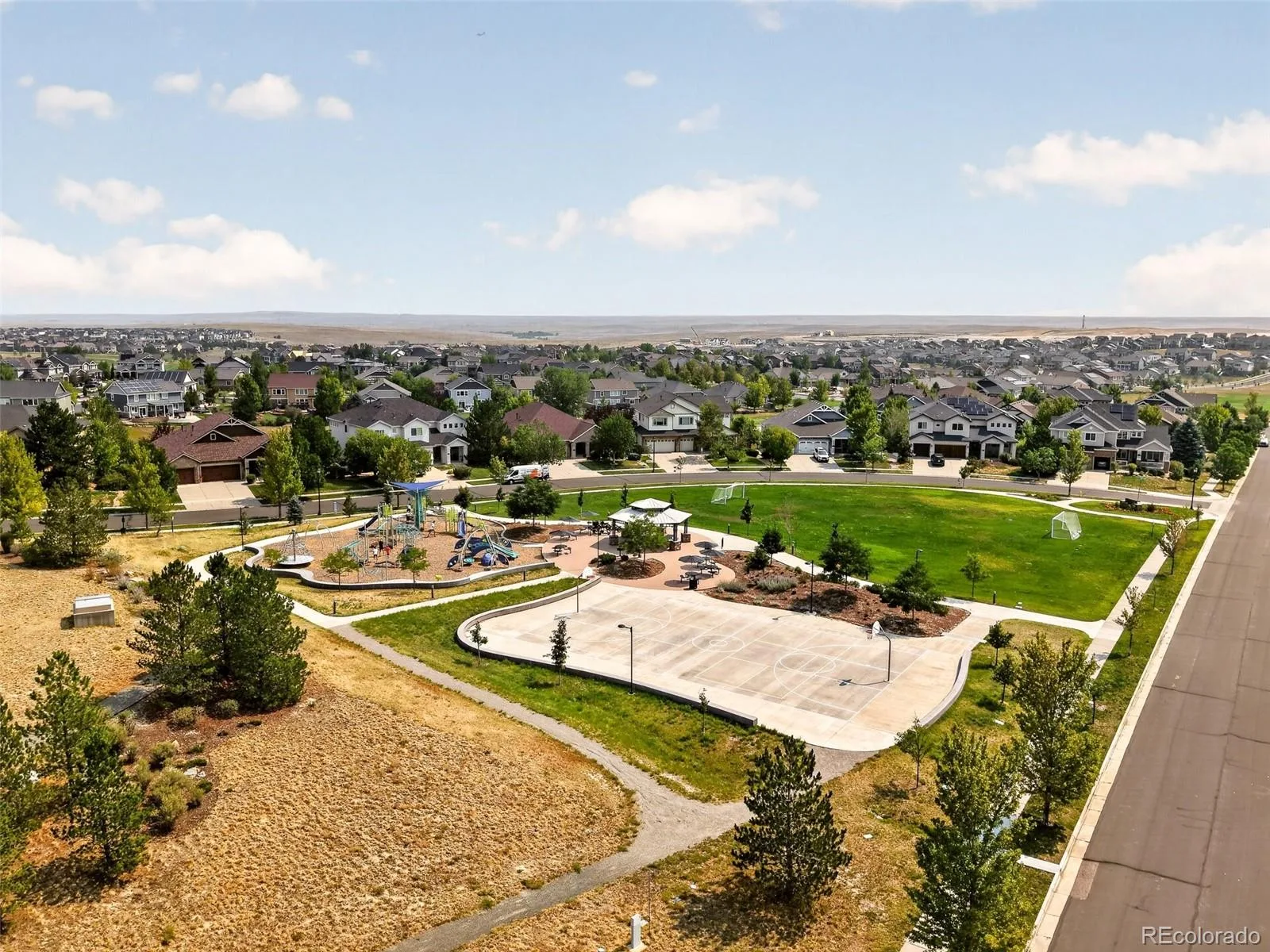 8247 S Country Club Parkway Aurora CO 80016 | MLS #REC3454657 08142026023356 1600 41