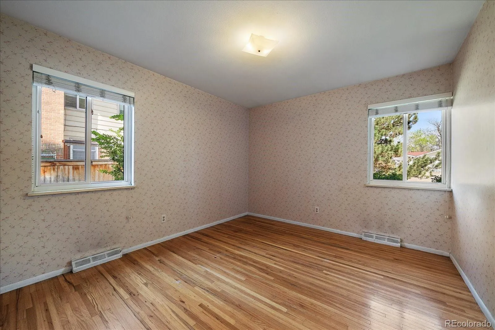 6477 S Hill Street Littleton CO 80120 MLS #REC3458465 04222026230615 1600 17