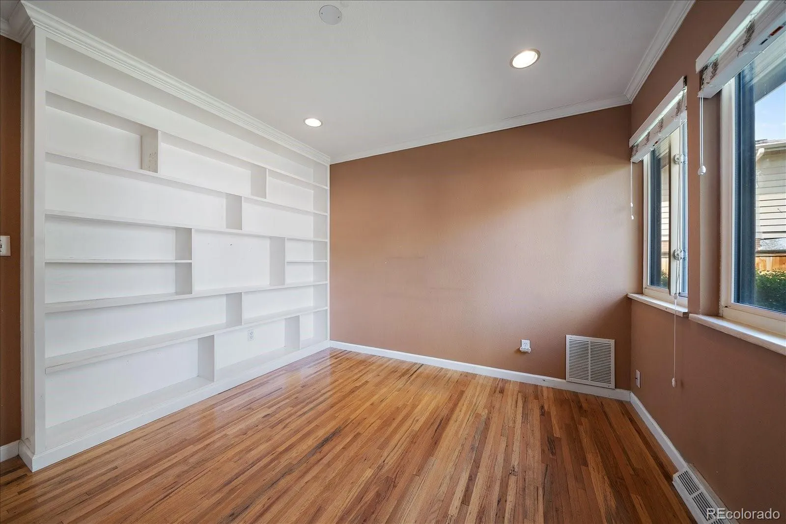 6477 S Hill Street Littleton CO 80120 MLS #REC3458465 04222026230615 1600 20