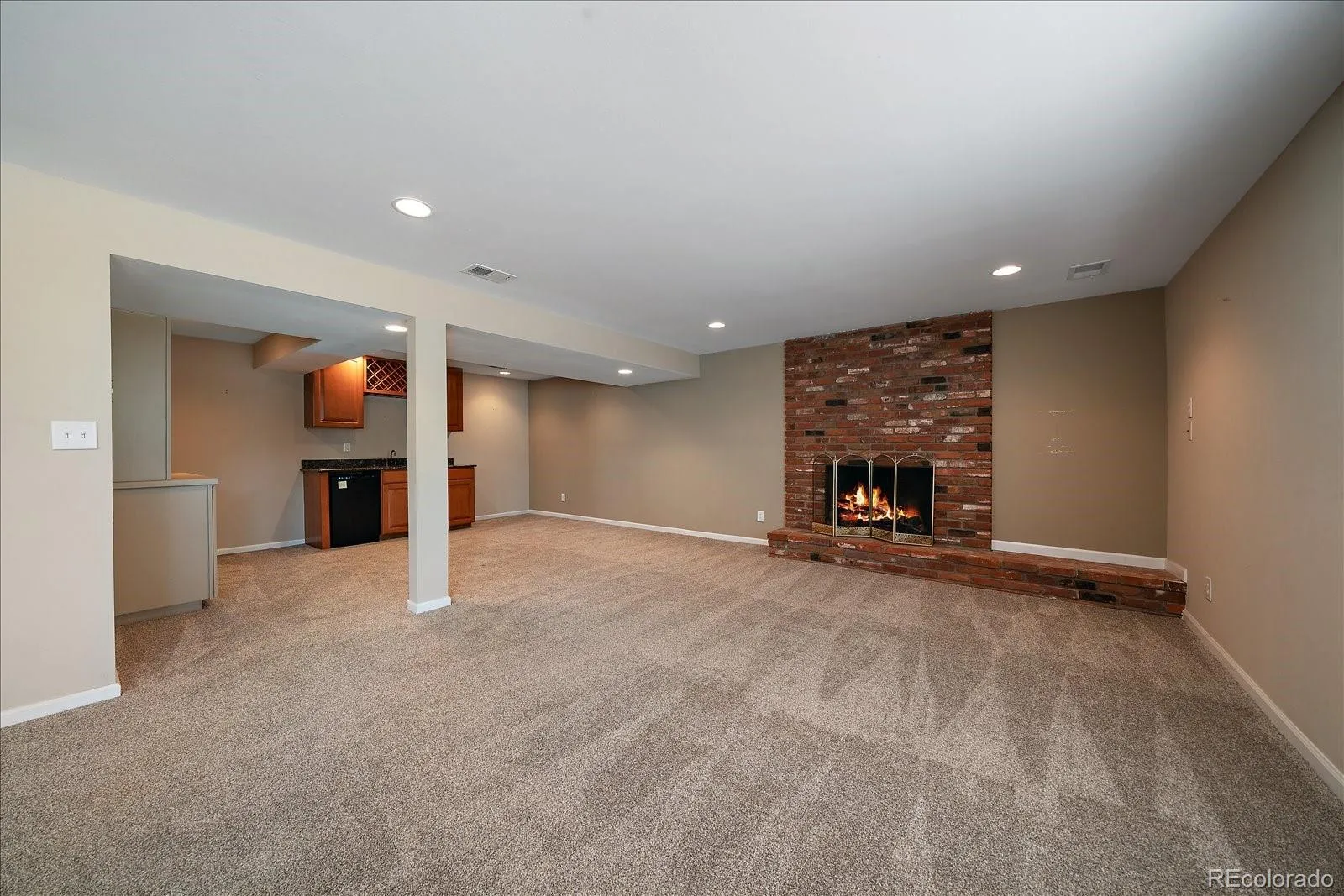 6477 S Hill Street Littleton CO 80120 MLS #REC3458465 04222026230615 1600 24