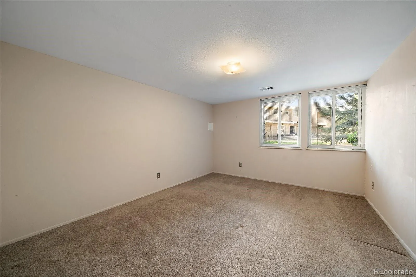 6477 S Hill Street Littleton CO 80120 MLS #REC3458465 04222026230615 1600 27