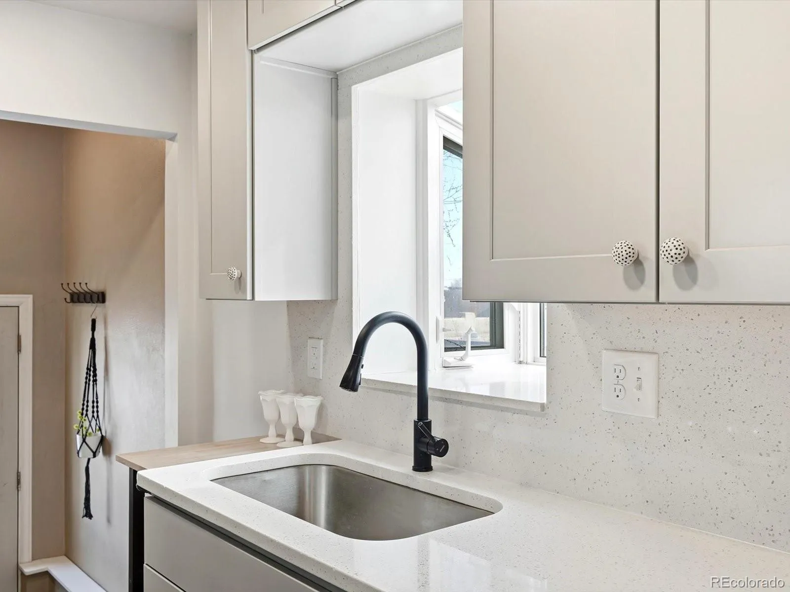 04102026195304 1600 12