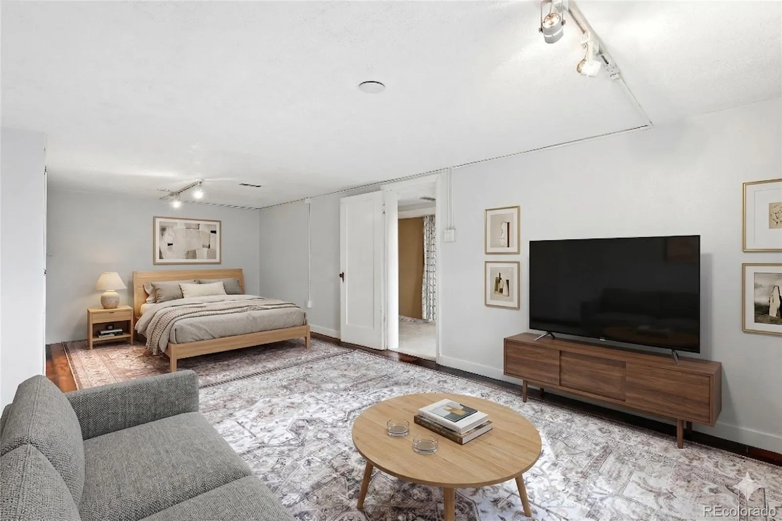 04102026195304 1600 21