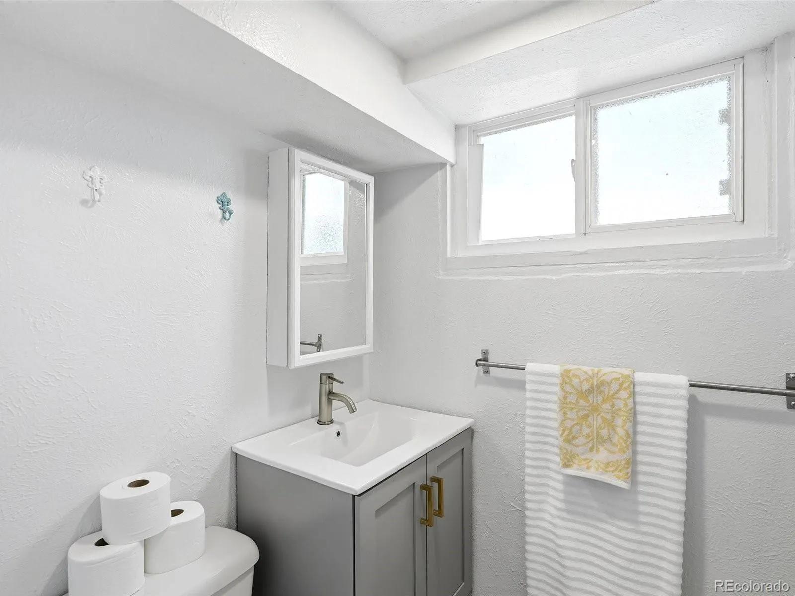 04102026195304 1600 24