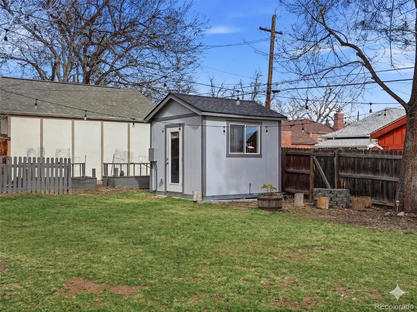 04102026195304 1600 32