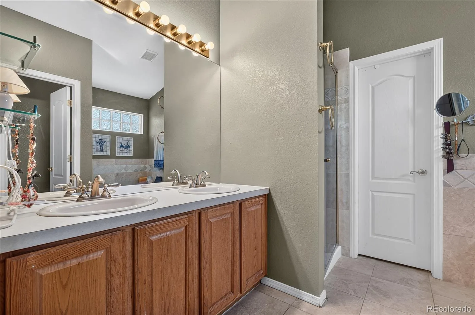9770 Red Oakes Drive Littleton CO 80126 | MLS #REC3459390 08272026202547 1600 14