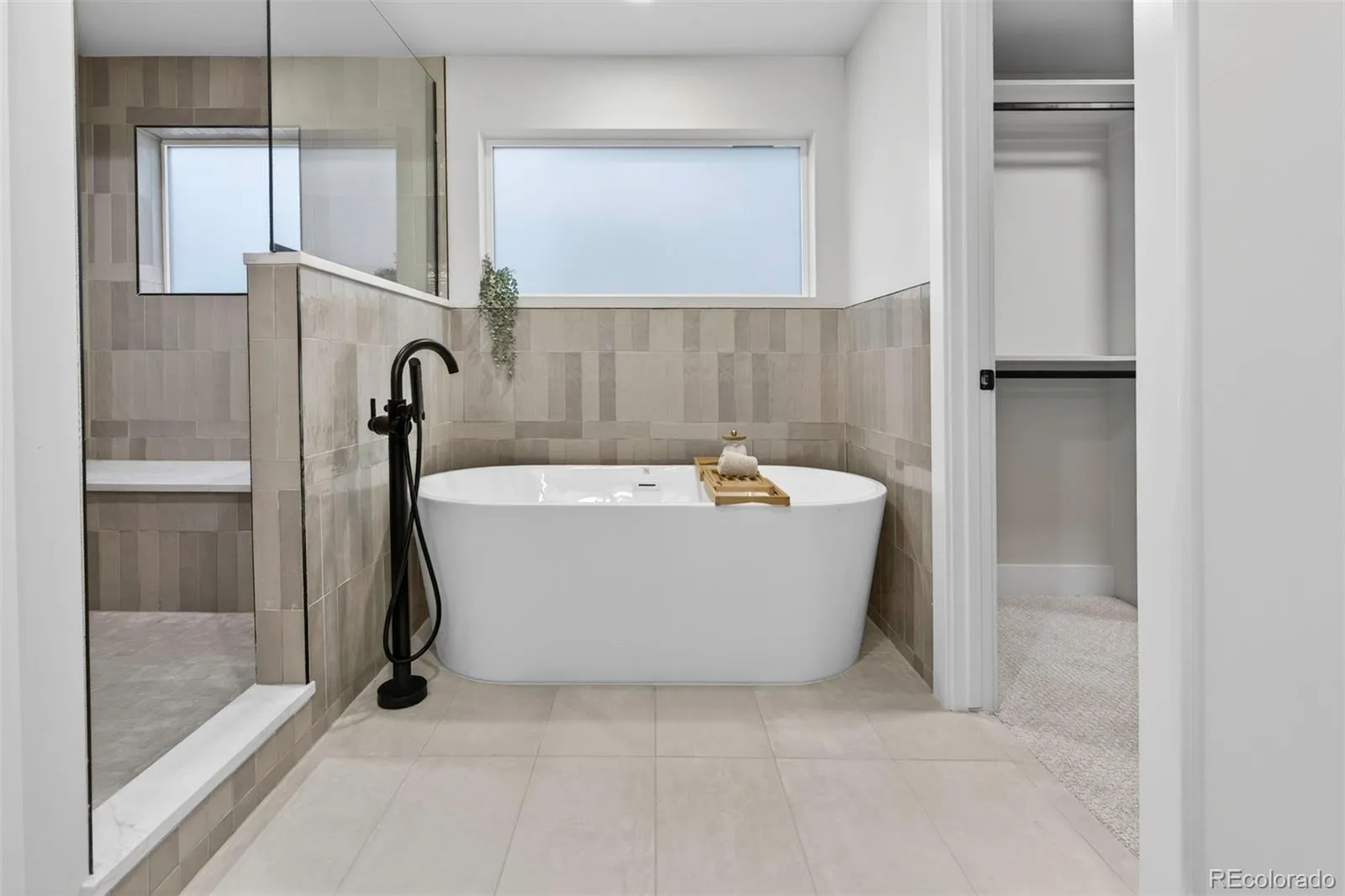 04212026223541 1600 16