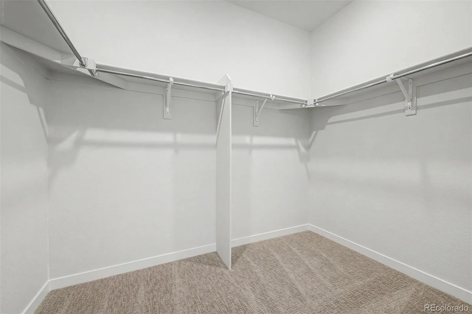 5804 N Perth Street Aurora CO 80019 | MLS #REC3467141 08042026200832 1600 33