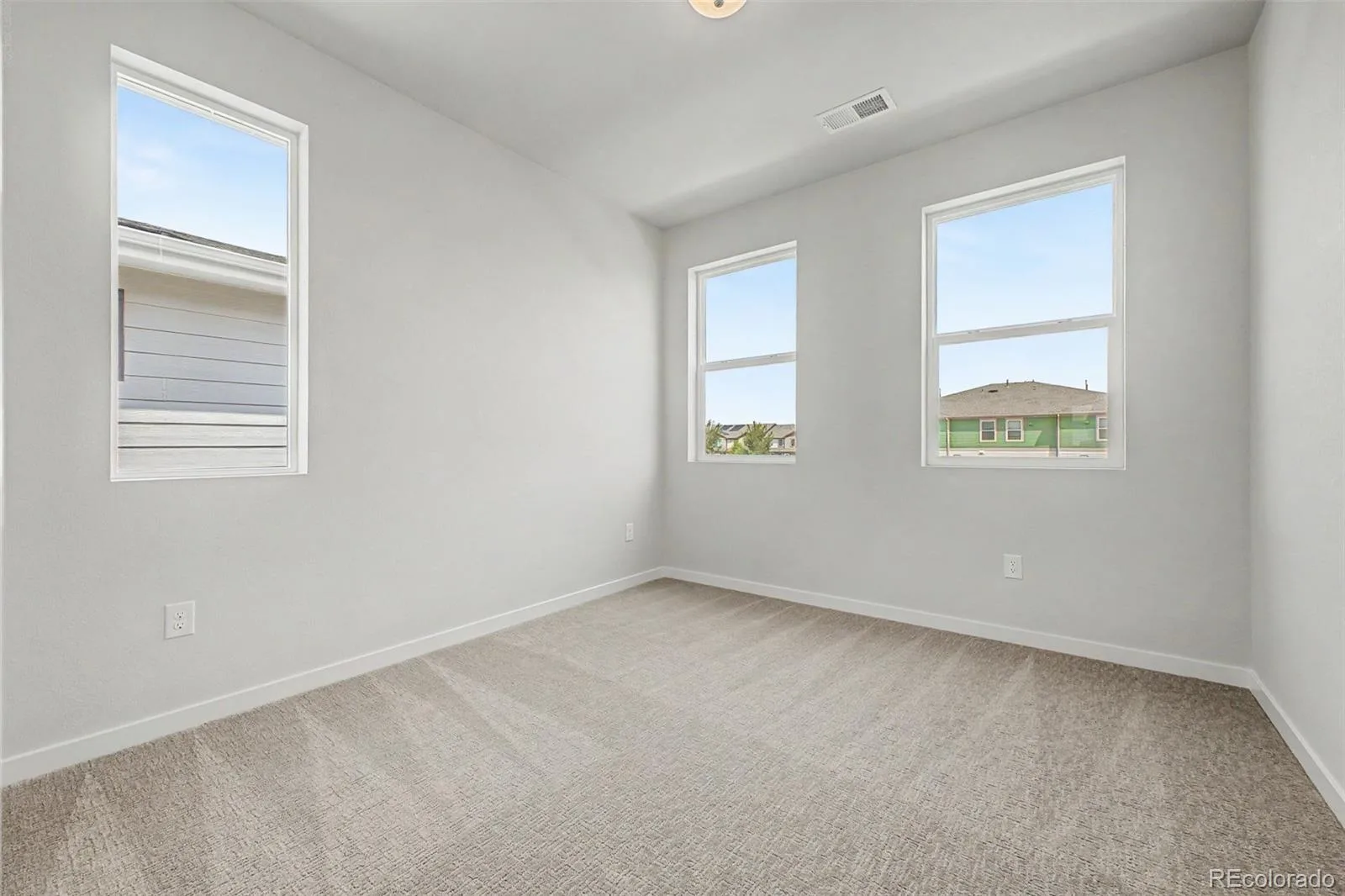 5804 N Perth Street Aurora CO 80019 | MLS #REC3467141 08042026200832 1600 34