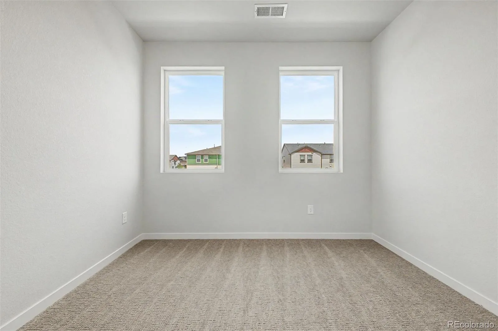 5804 N Perth Street Aurora CO 80019 | MLS #REC3467141 08042026200832 1600 36