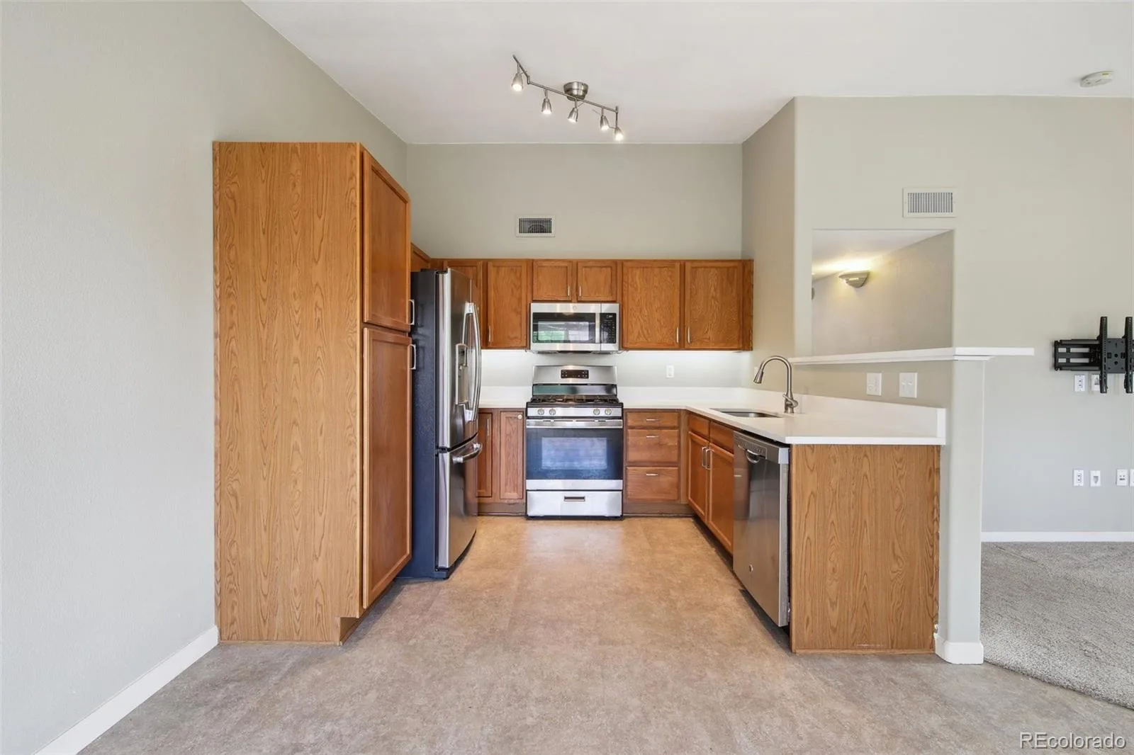 8775 W Berry Avenue #203 Littleton CO 80123 | MLS #REC3469285 07022026161239 1600 6