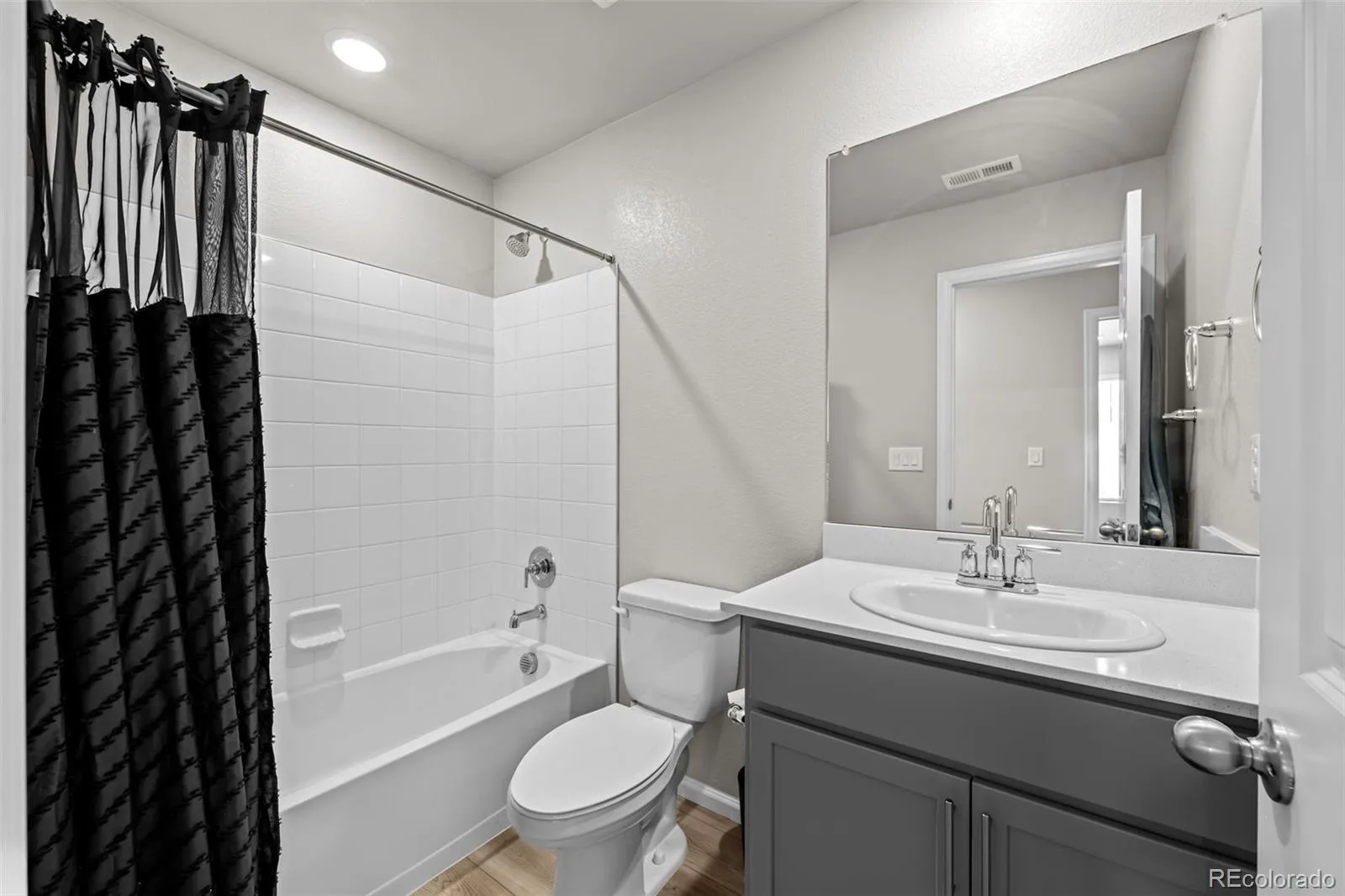737 N Tempe Street Aurora CO 80018 | MLS #REC3471453 08282026030154 1600 14