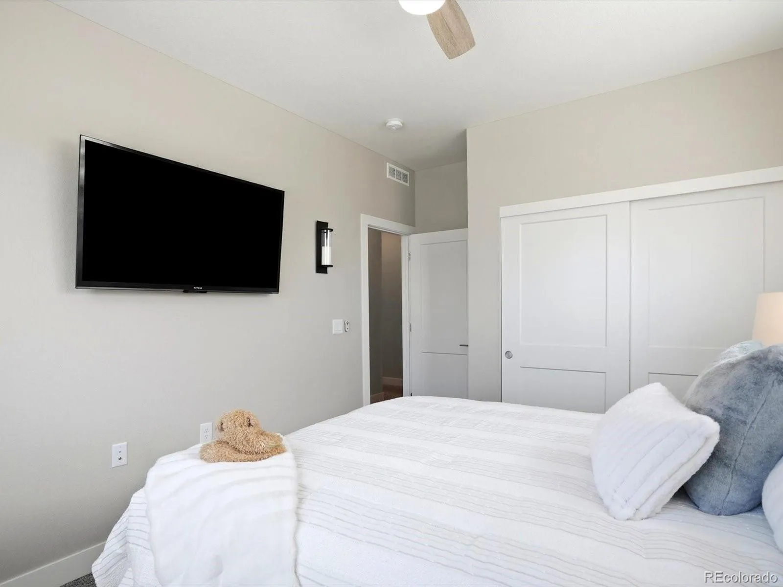 6679 S Kline Court Littleton CO 80127 MLS #REC3476475 05232026103105 1600 35