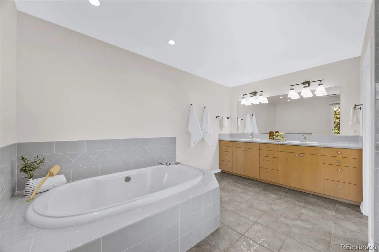 1941 S Fillmore Street Denver CO 80210 MLS #REC3478077 05092026024748 1600 33