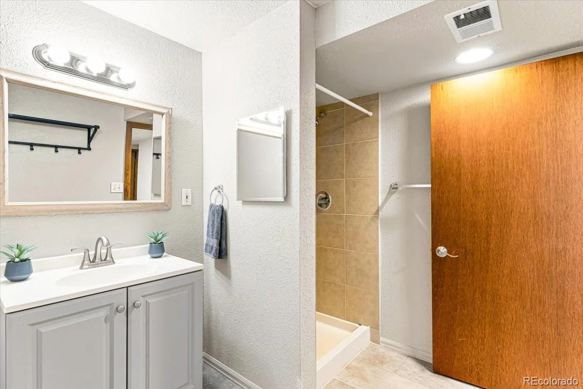 21698 E Powers Circle Aurora CO 80015 | MLS #REC3478397 08252026155416 1200 26