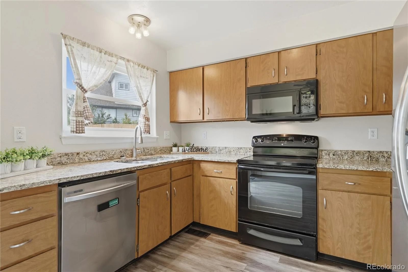 4100 S Laredo Way Aurora CO 80013 | MLS #REC3482517 08162026191658 1600 14