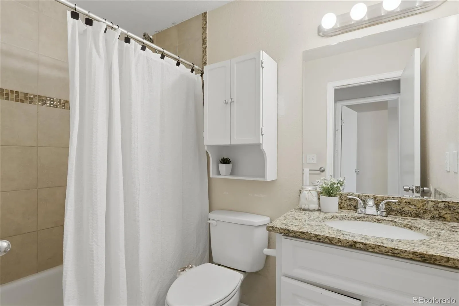 4100 S Laredo Way Aurora CO 80013 | MLS #REC3482517 08162026191658 1600 17
