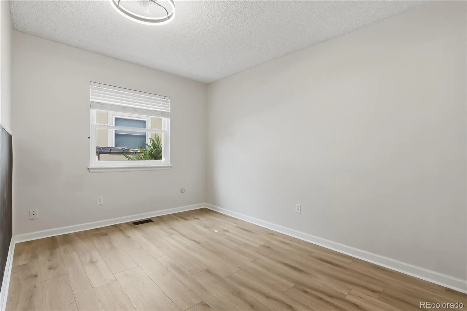 4100 S Laredo Way Aurora CO 80013 | MLS #REC3482517 08162026191658 1600 19