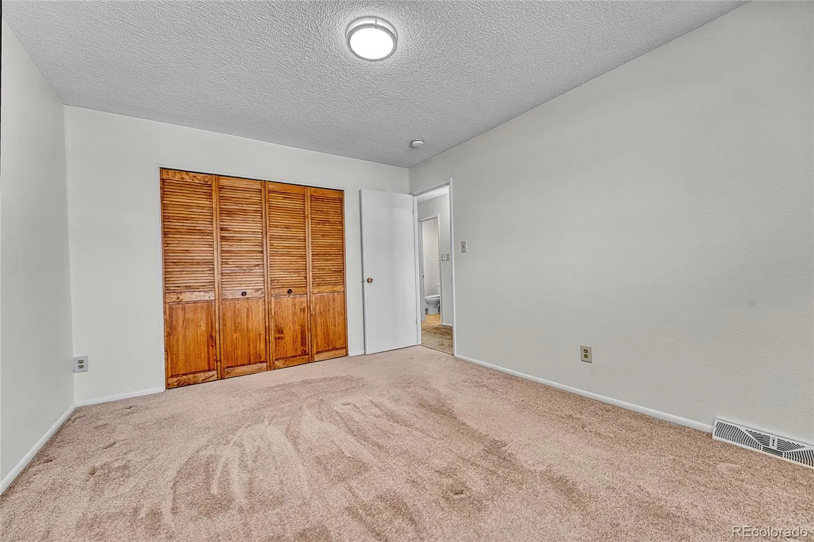 9276 E Nassau Avenue Denver CO 80237 MLS #REC3483768 04032026220305 1600 19