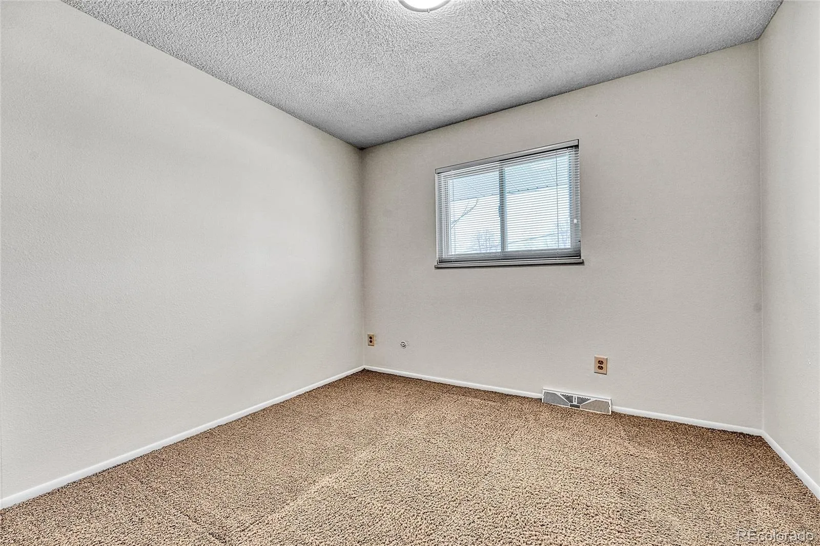 9276 E Nassau Avenue Denver CO 80237 MLS #REC3483768 04032026220305 1600 21