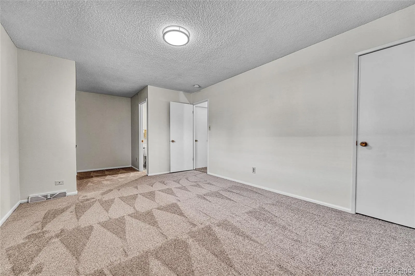 9276 E Nassau Avenue Denver CO 80237 MLS #REC3483768 04032026220305 1600 26