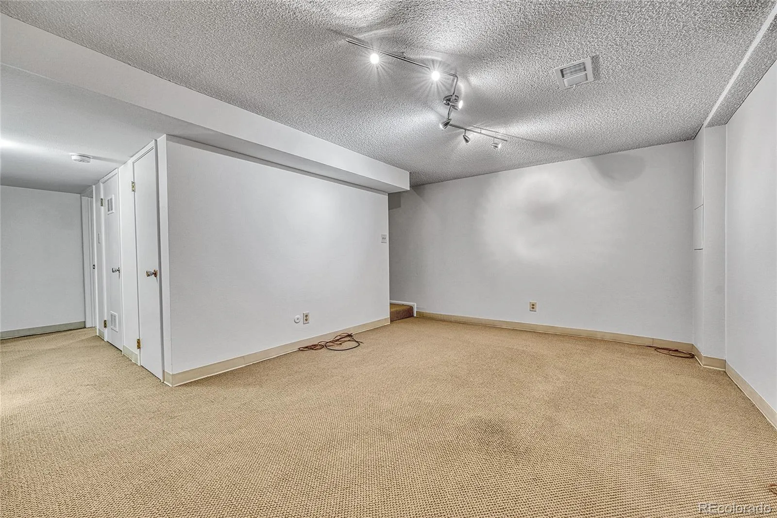 9276 E Nassau Avenue Denver CO 80237 MLS #REC3483768 04032026220305 1600 29