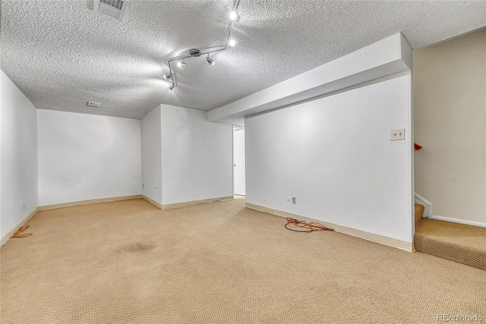 9276 E Nassau Avenue Denver CO 80237 MLS #REC3483768 04032026220305 1600 30
