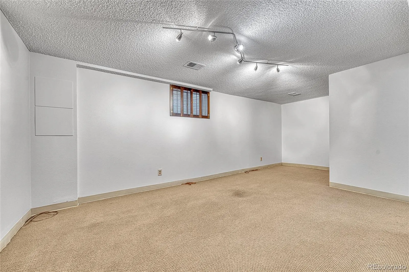 9276 E Nassau Avenue Denver CO 80237 MLS #REC3483768 04032026220305 1600 31